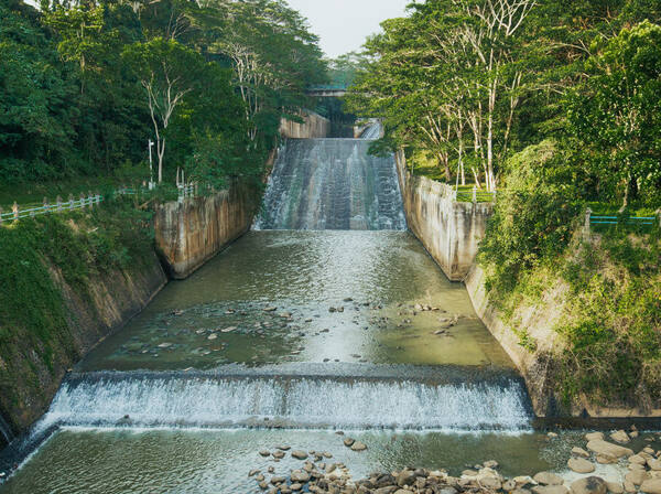 Bendungan Telaga Tunjung: Waduk Sepi Berlatar Sawah di Tabanan