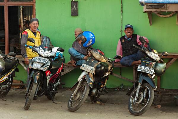 Berapa Tarif Parkir di Bali? Motor, Mobil, Bandara 2026