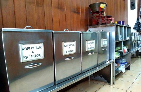 Bhineka Djaja: Kedai Kopi Tertua di Bali Sejak 1935