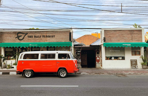 Bloom After Dark Sanur: Bar Vinyl Tanpa Alkohol, Kamis-Sabtu