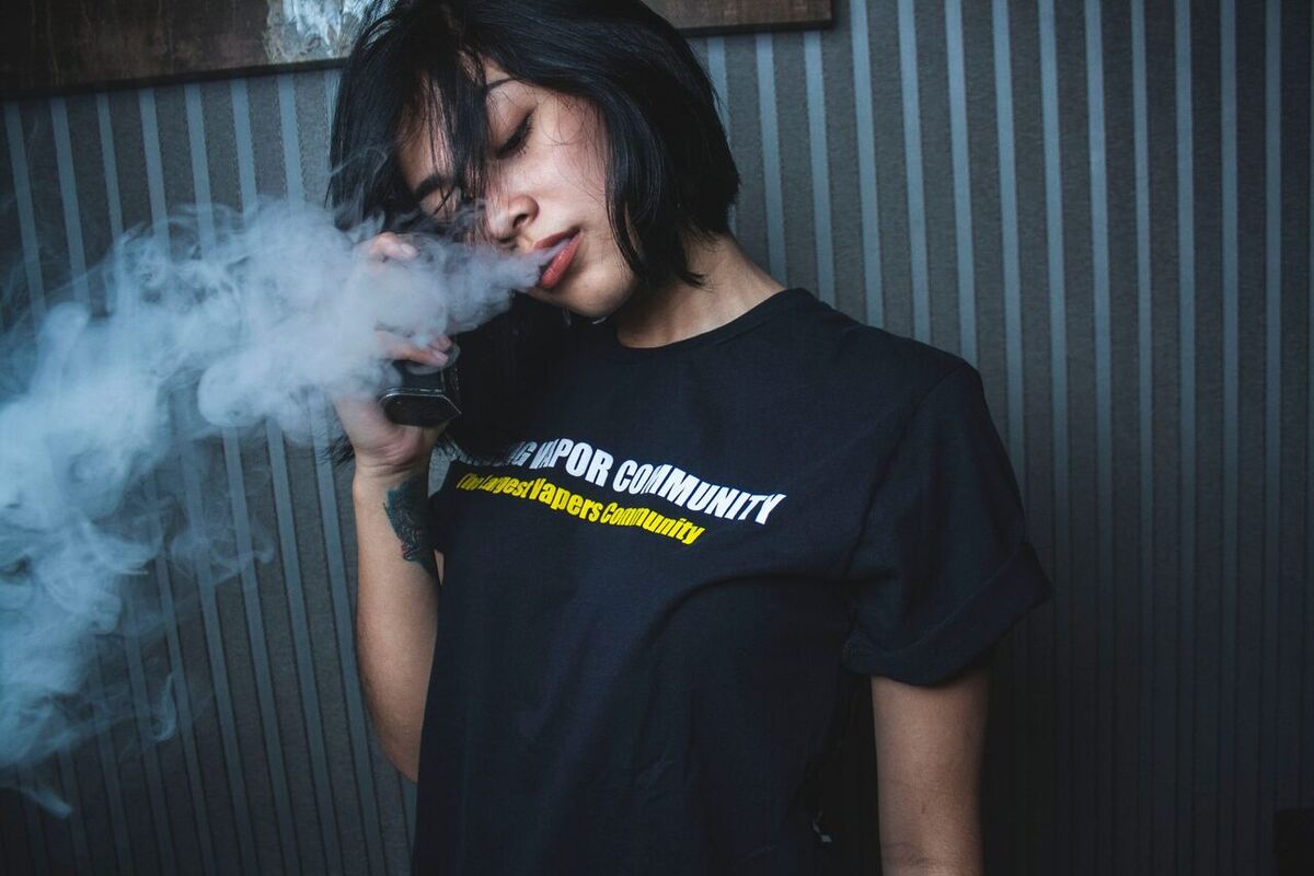¿Se puede llevar un vapeador en avión desde Bali?