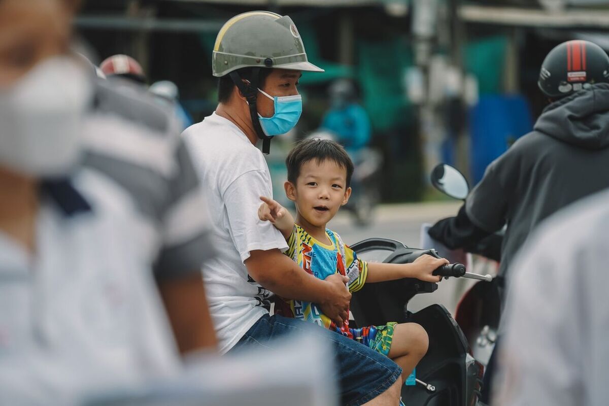 Pode levar criança na moto em Bali?
