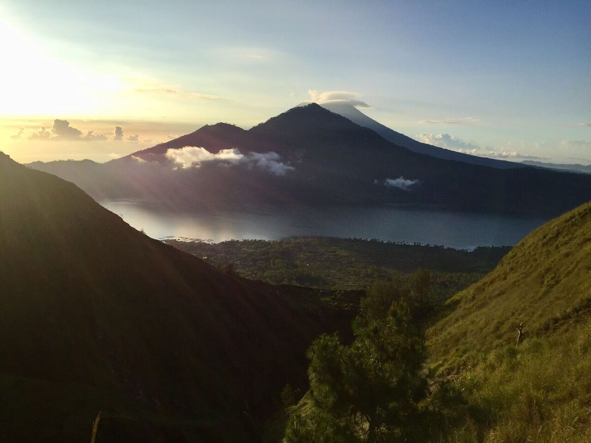 ¿Puedes subir el Monte Batur o Agung sin guía?
