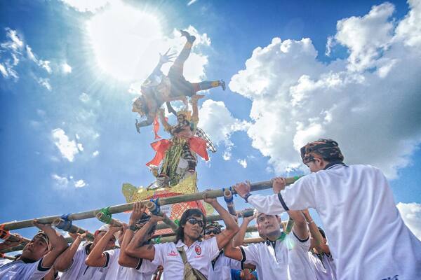 Bolehkah Menyalakan Kembang Api Saat Tahun Baru di Bali?