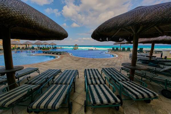 Bolehkah Pakai Bikini di Luar Pantai Bali?