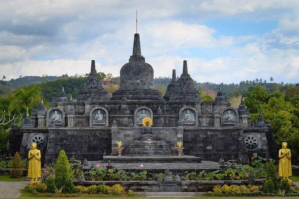 Brahmavihara-Arama, Banjar: Wihara Buddha Terbesar di Bali Utara
