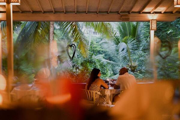 Bridges Bali: Makan Malam Romantis di Atas Jurang Sungai Wos, Ubud