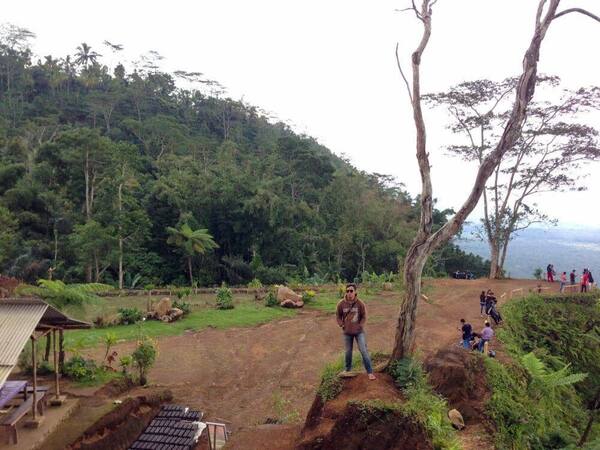 Bukit Nampo Karangasem: Rute Sunrise dari Candidasa dan Amlapura