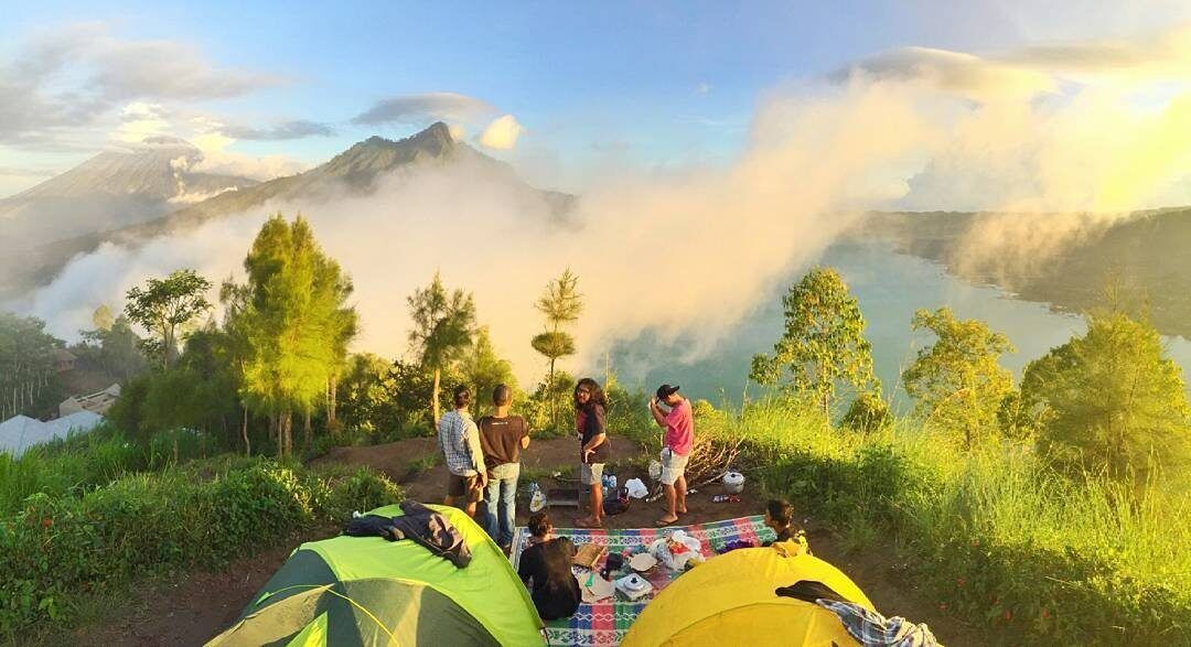 Bukit Sari Songan, Kintamani: Lake Batur Sunrise on a 10-Minute Trek
