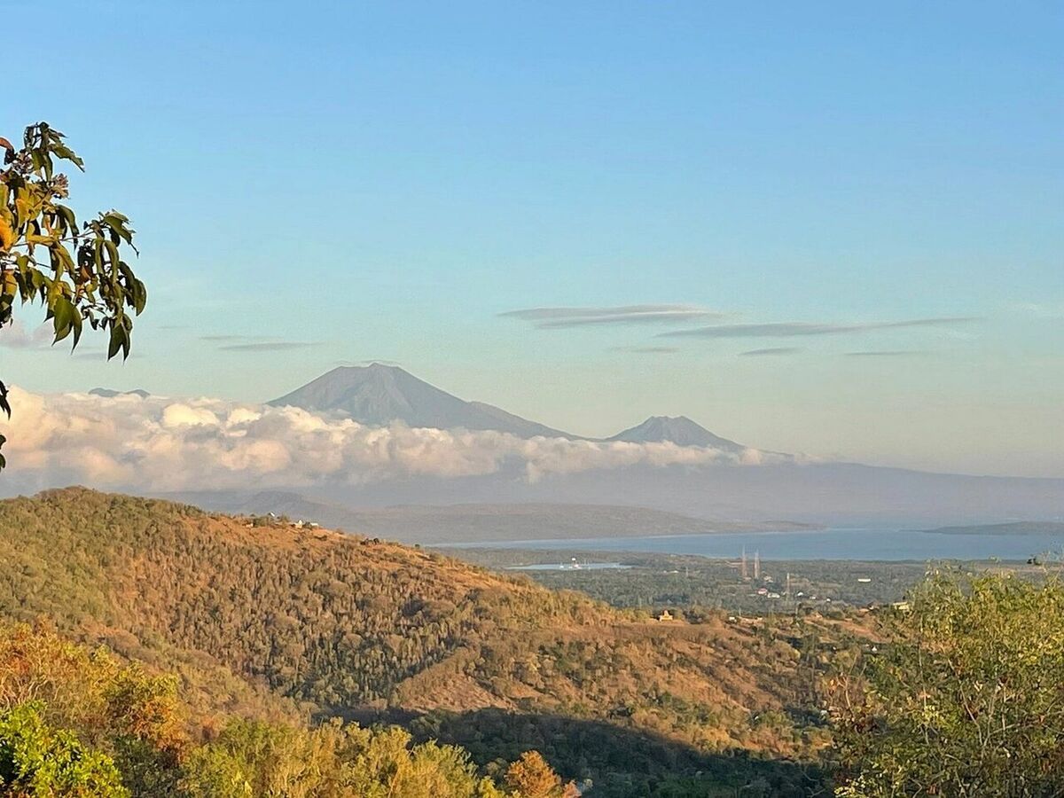 Bukit Udeng-Udengan, Pemuteran: A Dawn Hike Before Snorkeling
