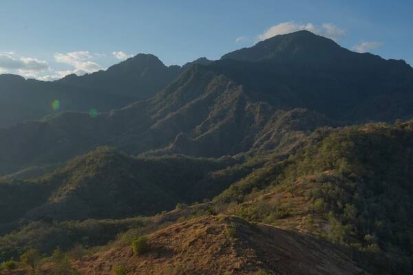 Bukit Udeng-Udengan Pemuteran: Rute Pagi Sebelum Snorkeling
