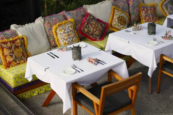 Byrd House Bali Sanur: Beach Club Tepi Pantai dengan BBQ Berganti Tema Tiap Malam