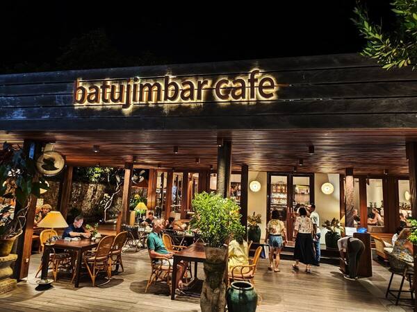 Café Batujimbar Sanur: The Culinary Living Room Since the 90s
