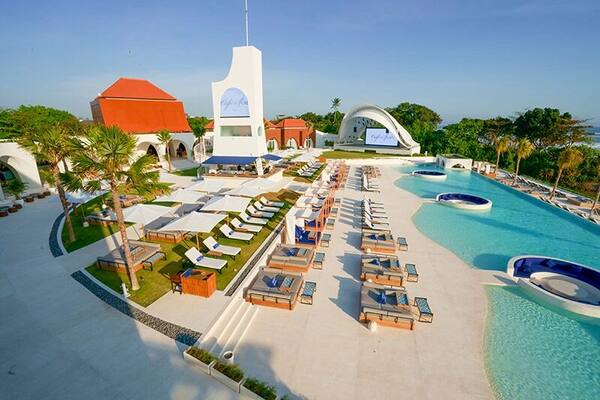 Café del Mar Bali: Kolam Infinity & Sunset Ibiza di Canggu