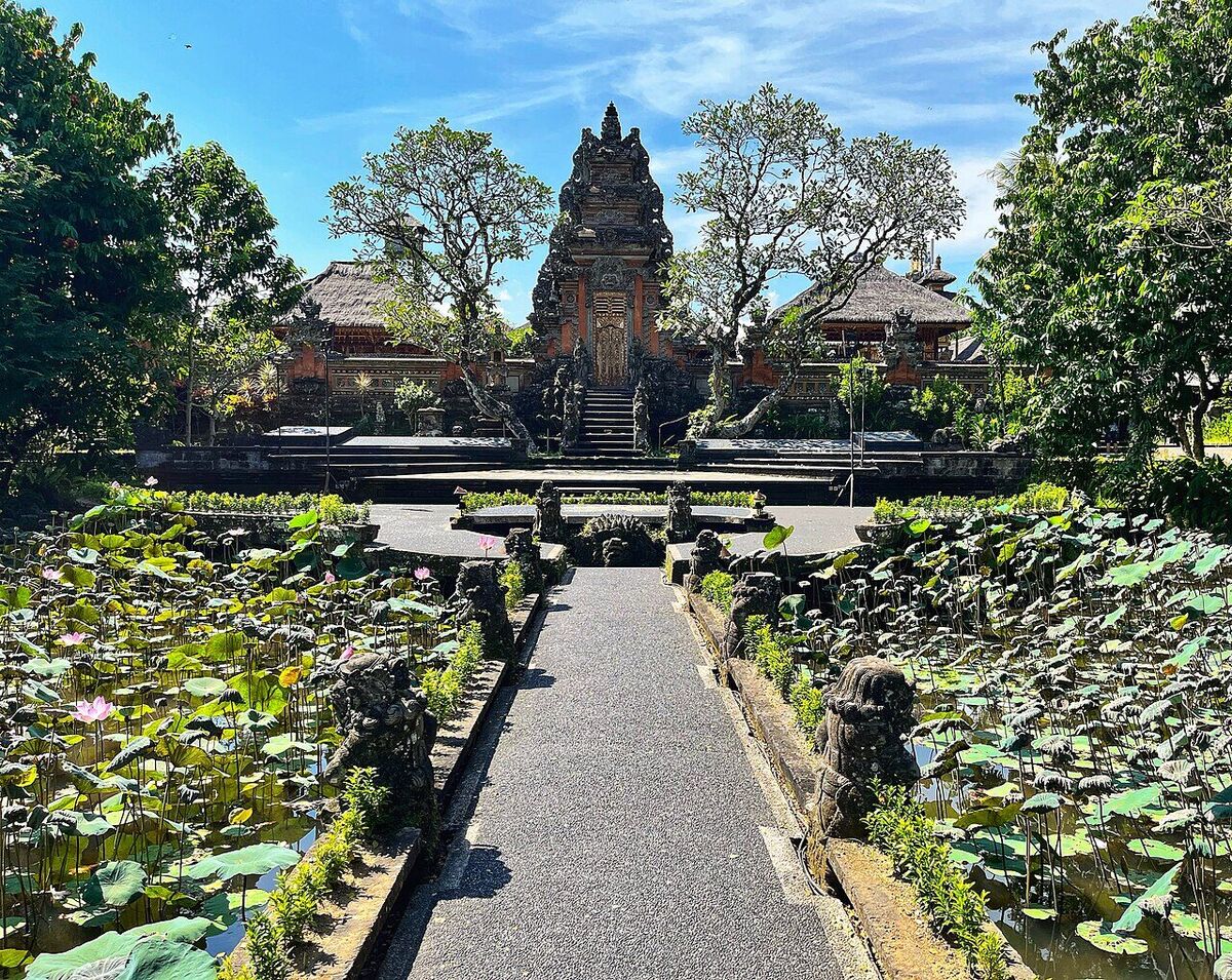 Cafe Lotus Ubud: Dinner Beside the Saraswati Temple Lotus Pond