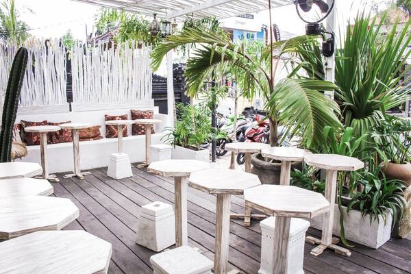 Café Organic Canggu: Colorful Smoothie Bowls & Healthy Brunch on Batu Bolong