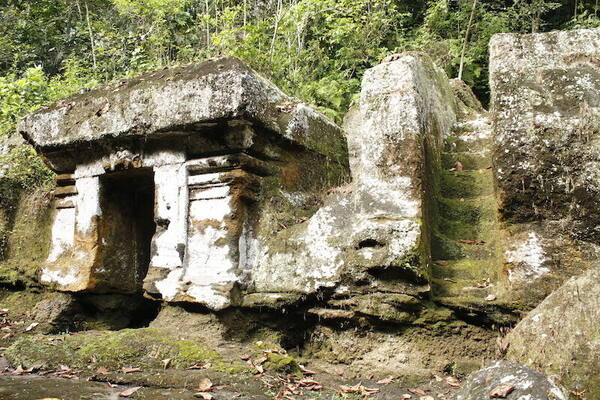 Candi Tebing Tegallinggah: Situs Pahat Tebing Abad ke-11 yang Nyaris Terlupakan