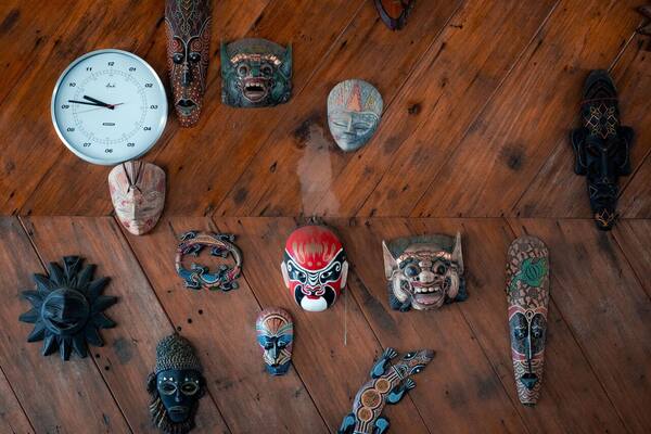 Cara Kirim Oleh-oleh dari Bali ke Luar Negeri: Pos atau Kurir?