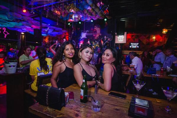 Casablanca Sanur: Jadwal Band, Happy Hour, dan Tutup Jam Berapa