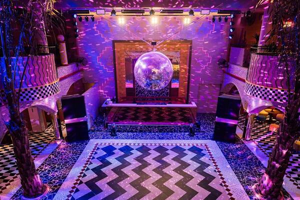 Club Corazón Uluwatu: Klub Dua Lantai untuk 1.000 Orang di Jl. Labuansait — Jadwal Malam, Guest List & Harga Meja 2026