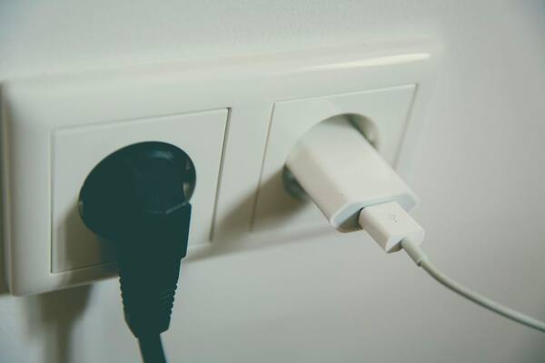 Colokan Listrik di Bali Tipe Apa? Voltase dan Adaptor