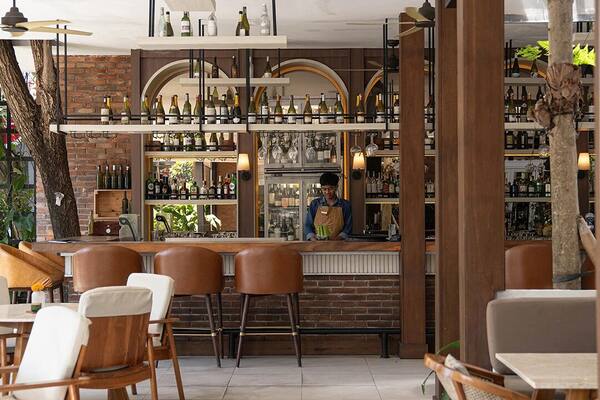 Cork French Tavern Sanur: Menu, Harga, dan Perlu Reservasi?