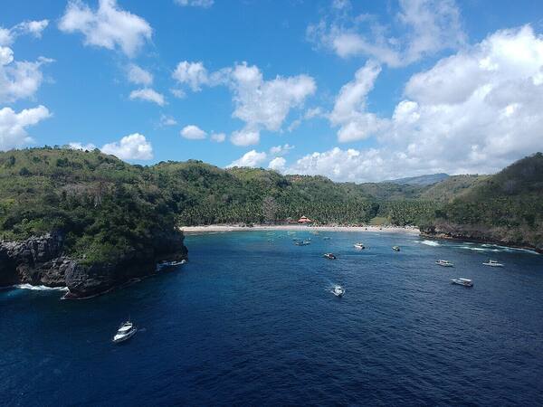 Crystal Bay Nusa Penida: Teluk Pasir Putih Surga Snorkeling