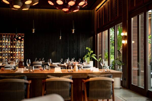 CURE Bali Canggu: Restoran Chef Michelin Andrew Walsh di Tepi Laut Regent
