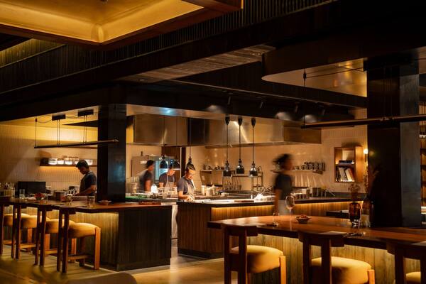 CURE Bali Canggu: Restoran Chef Michelin Andrew Walsh di Tepi Laut Regent