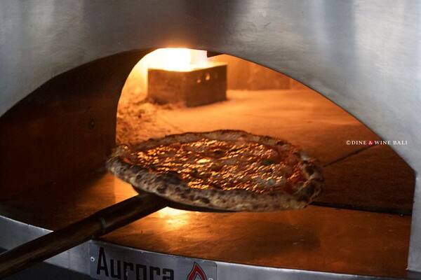 Da Maria Seminyak: Pizza Neapolitan & Aperitivo di Jantung Petitenget