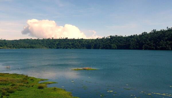 Danau Buyan, Bedugul: Danau Kembar yang Sunyi untuk Camping & Trekking