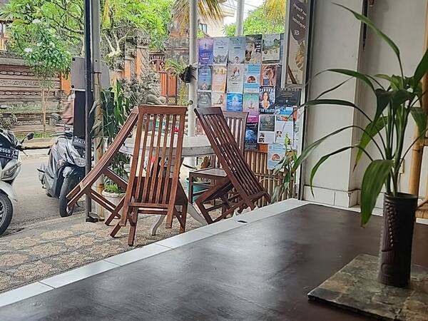 Dayu’s Warung Ubud: Dapur Bebas Gluten yang Bertahan Saat Kafe Tren Berguguran