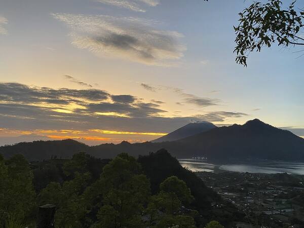 Desa Belandingan, Kintamani: Sunrise Sepi di Tepi Kaldera Batur