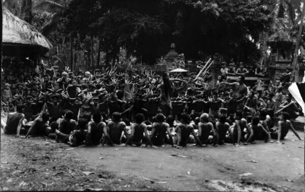 Desa Bona, Gianyar: Anyaman Lontar dan Akar Tari Kecak yang Sepi Turis
