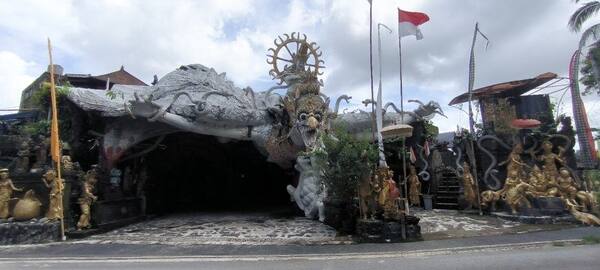 Desa Pakudui Tegallalang: Cara Melihat Perajin Patung Garuda