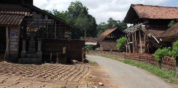 Pejaten Village, Tabanan: Roof Tiles, Tanteri Ceramics and Pottery Classes near Tanah Lot
