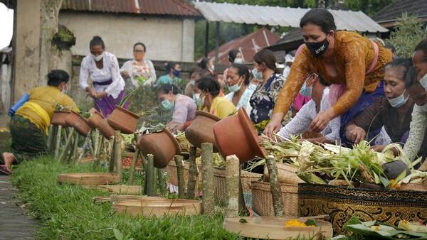 Desa Pengotan, Bangli: Desa Bali Aga Jajar Wayang dan Tradisi Nganten Massal
