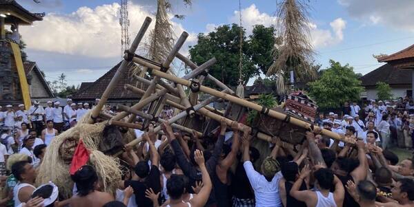 Dewa Mesraman en Paksebali: el ritual de Kuningan más insólito de Bali