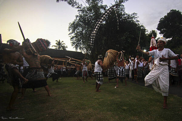 Dewa Mesraman Paksebali: Ritual Kuningan Paling Tak Biasa di Bali