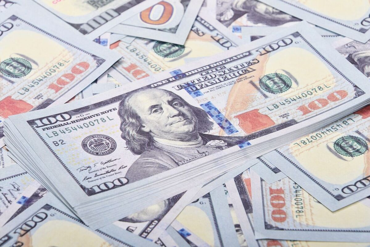 Les bureaux de change à Bali refusent-ils les vieux billets en dollars ?