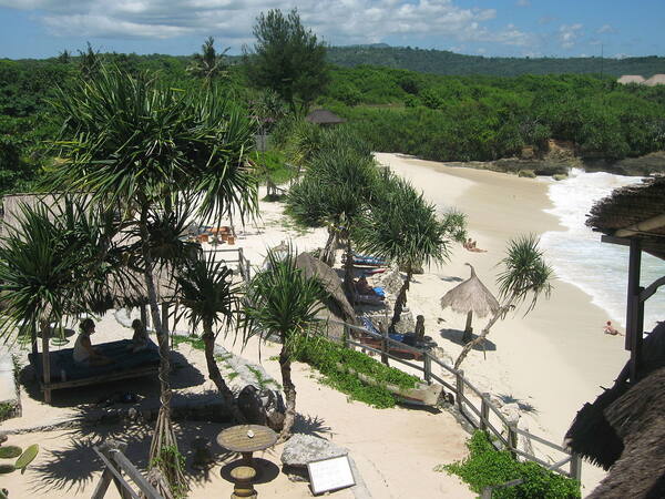 Dream Beach & Sandy Bay Nusa Lembongan: Teluk Tebing dengan Ombak Paling Dramatis