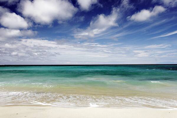 Dreamland Beach: Pasir Putih & Ombak Besar di Tebing Pecatu