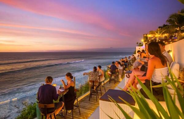 El Kabron Bali: Restoran Tebing Spanyol dengan Infinity Pool di Uluwatu