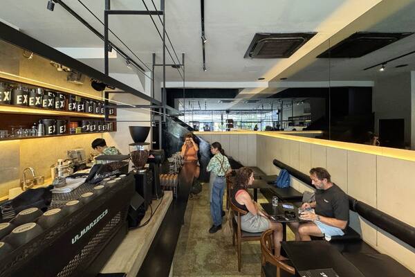 Expat. Roasters Seminyak: Roastery Kopi Single Origin Indonesia di Petitenget
