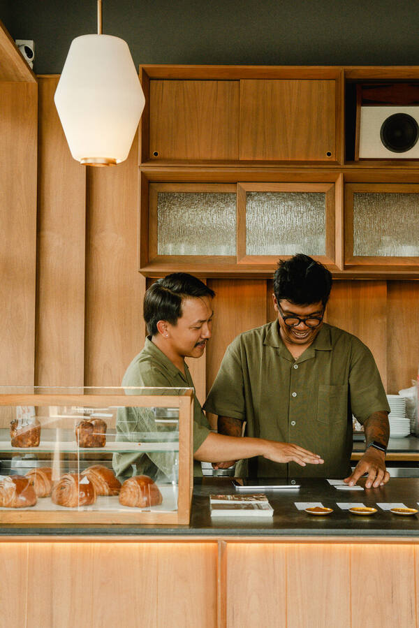 Fuglen Bali Pererenan: Kapan Kopi Berganti Cocktail?