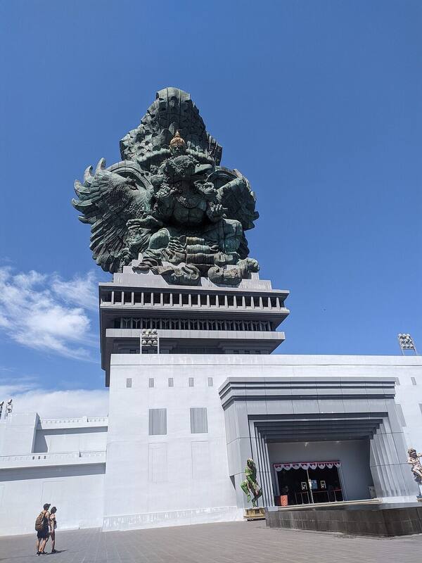 Garuda Wisnu Kencana (GWK), Ungasan: Patung Raksasa & Tari Kecak
