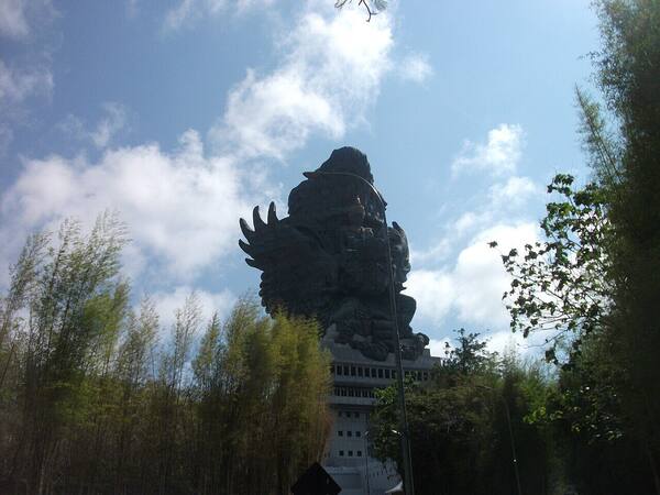 Garuda Wisnu Kencana (GWK), Ungasan: Patung Raksasa & Tari Kecak