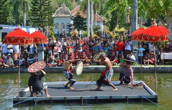 Gebug Ende, Desa Seraya: Duel Rotan Karangasem untuk Memanggil Hujan