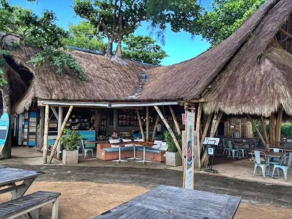Genius Cafe Sanur: Kafe Tepi Pantai untuk Smoothie Bowl, Kopi, dan Kerja Santai