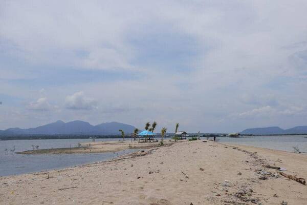 Gili Putih Sumberkima: Gundukan Pasir di Barat Pemuteran